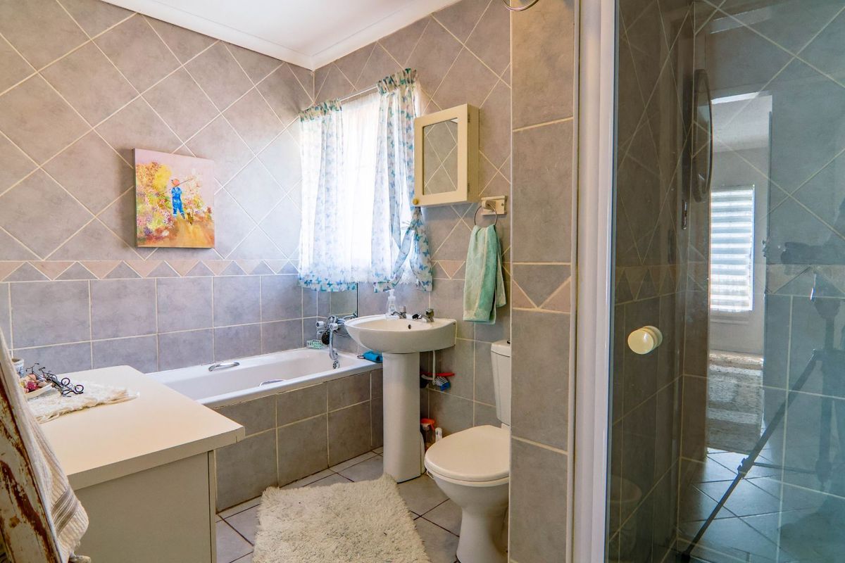 Townhouse For Sale in Amberfield - Photo 4