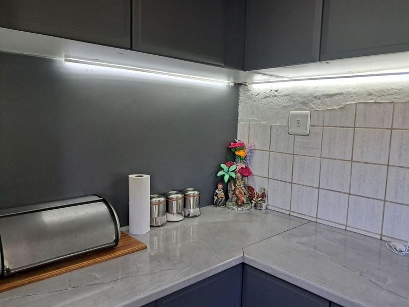 House For Sale in Savannah Park - Photo 2