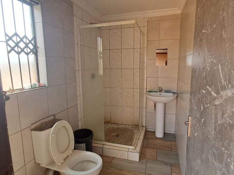 House For Sale in Soshanguve East - Photo 10
