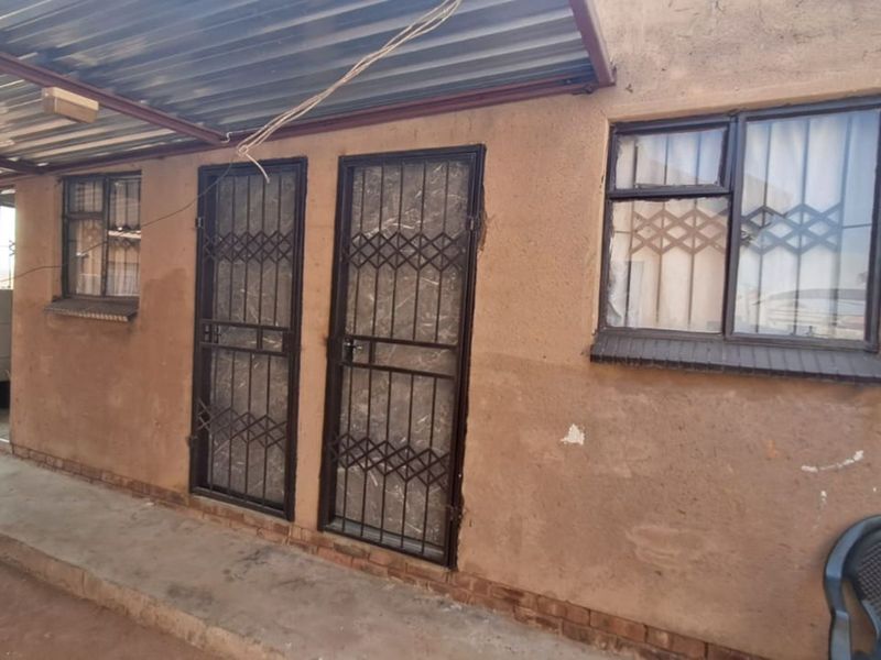 House For Sale in Soshanguve East - Photo 8