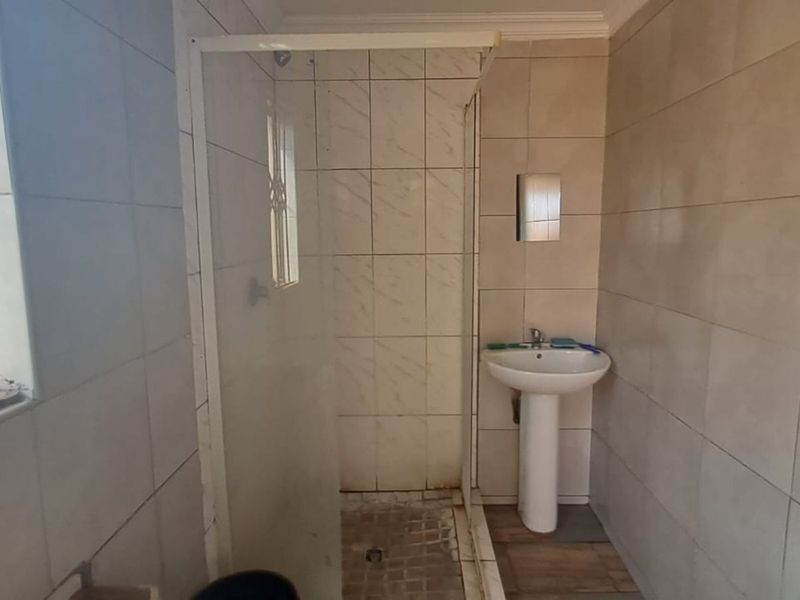 House For Sale in Soshanguve East - Photo 7