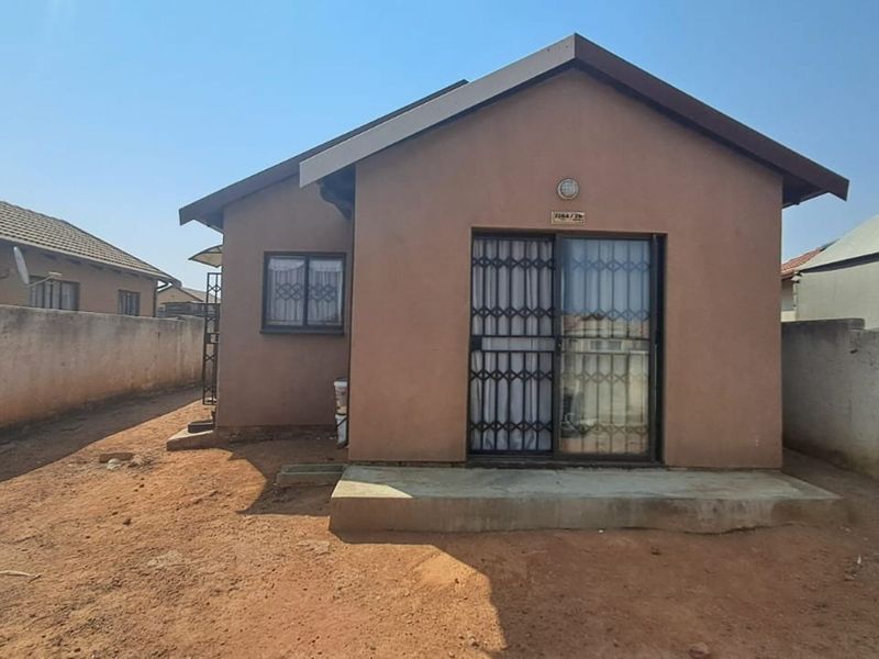 House For Sale in Soshanguve East - Photo 3