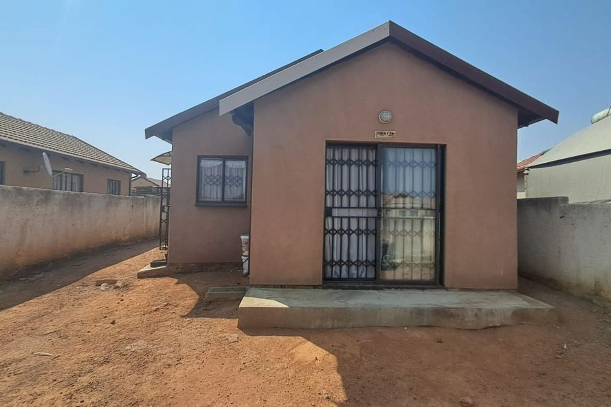 House For Sale in Soshanguve East - Photo 3