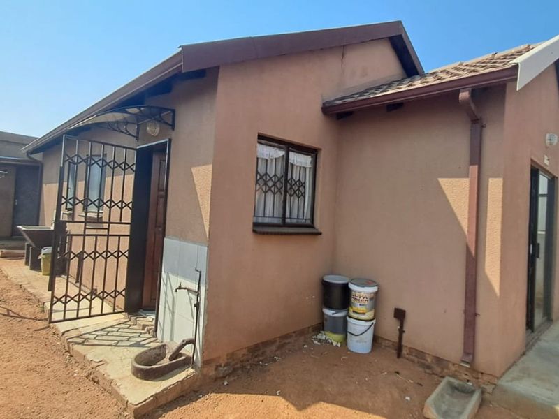 House For Sale in Soshanguve East - Photo 5