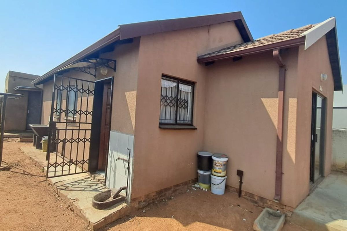 House For Sale in Soshanguve East - Photo 5