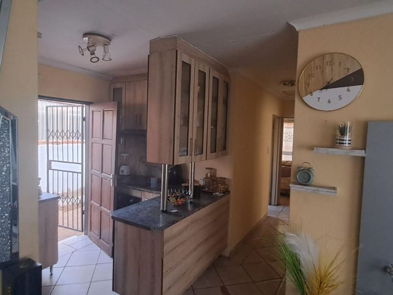 House For Sale in Soshanguve East - Photo 9