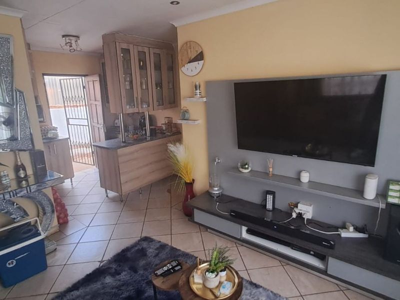 House For Sale in Soshanguve East - Photo 8