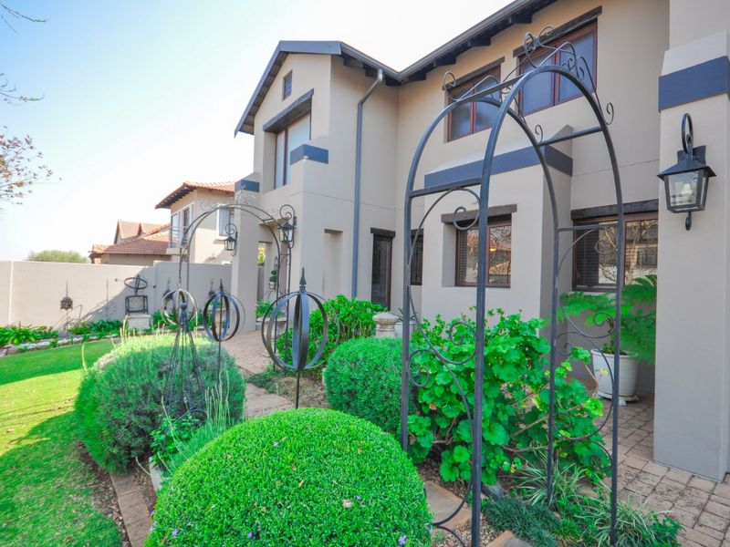 House For Sale in Bronberg - Photo 2