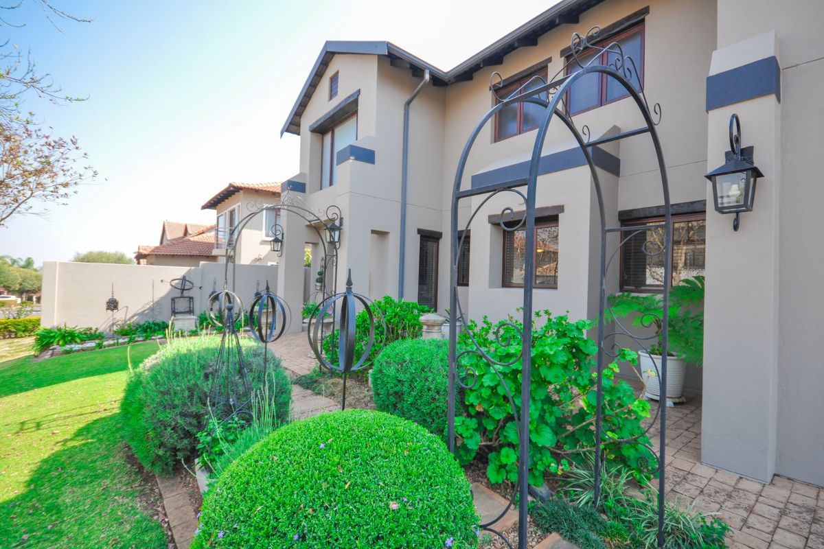 House For Sale in Bronberg - Photo 2