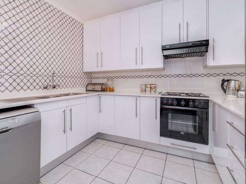 Townhouse For Sale in Wilgeheuwel - Photo 3