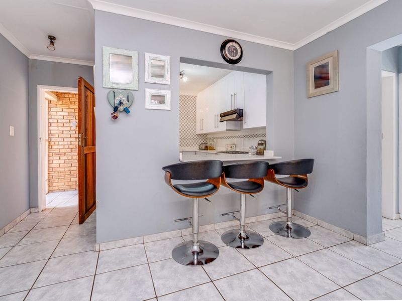 Townhouse For Sale in Wilgeheuwel - Photo 5