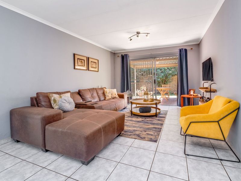 Townhouse For Sale in Wilgeheuwel - Photo 8