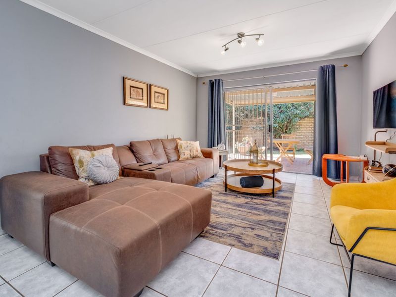 Townhouse For Sale in Wilgeheuwel - Photo 7