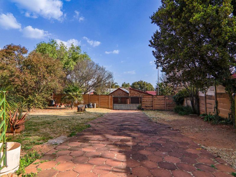 House For Sale in The Reeds - Photo 3