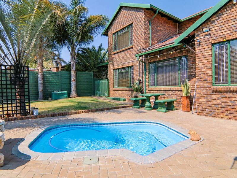 House For Sale in The Reeds - Photo 2