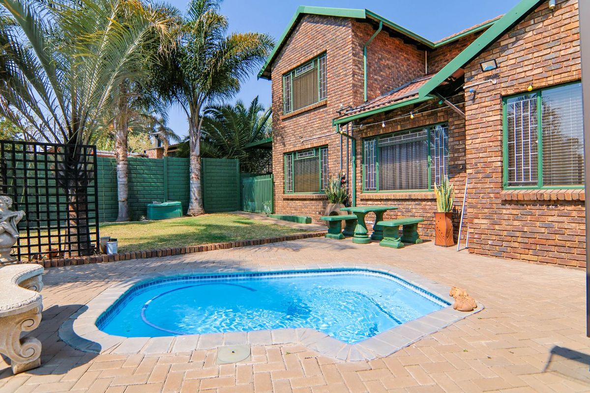 House For Sale in The Reeds - Photo 2