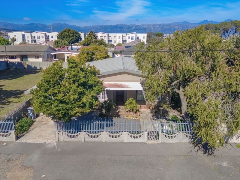House For Sale in Van Der Stel - Photo 2
