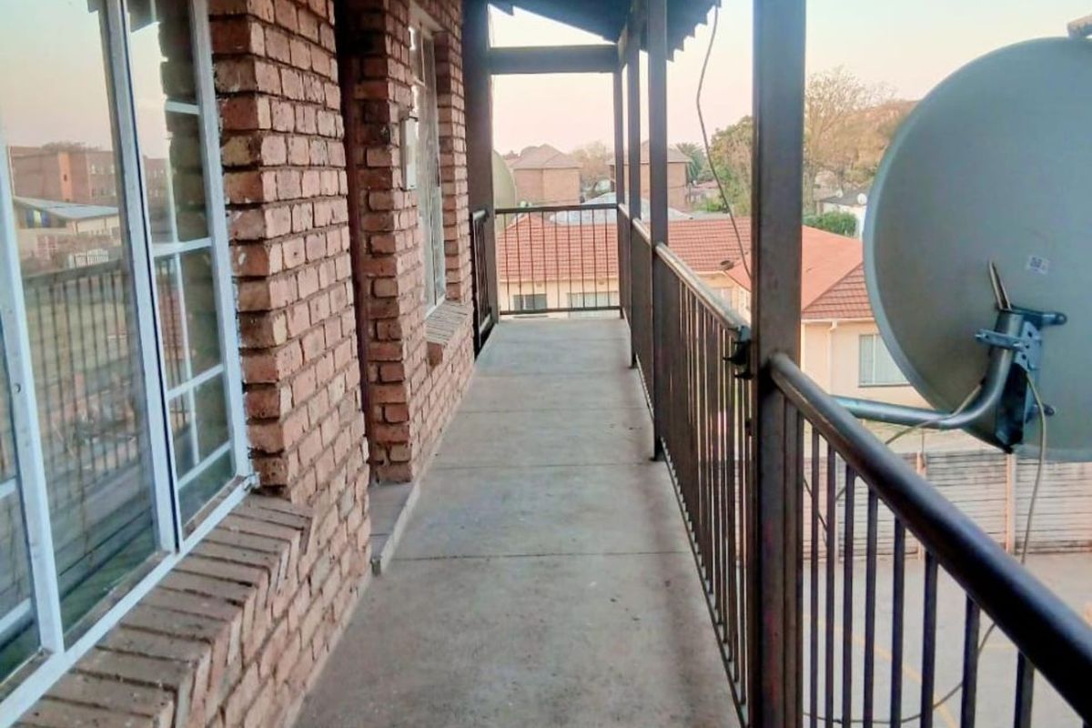 House For Sale in Kempton Park Central - Photo 2