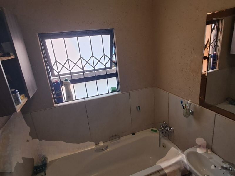 House For Sale in Soshanguve East - Photo 10