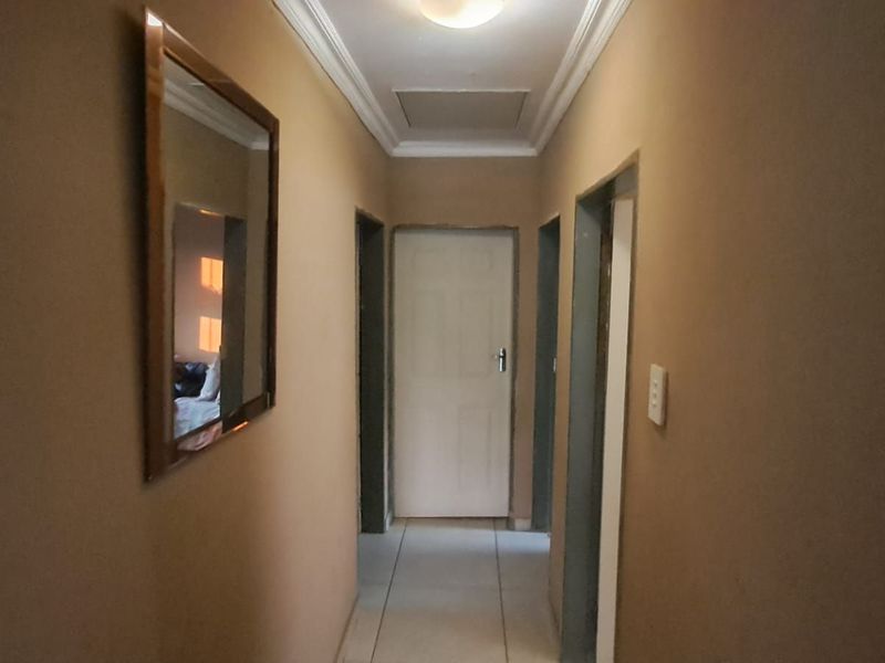 House For Sale in Soshanguve East - Photo 9