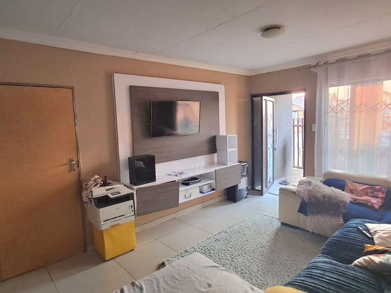 House For Sale in Soshanguve East - Photo 8