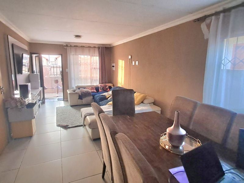 House For Sale in Soshanguve East - Photo 7