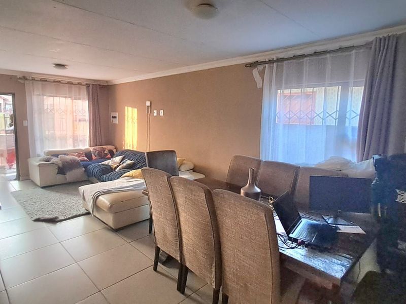 House For Sale in Soshanguve East - Photo 6