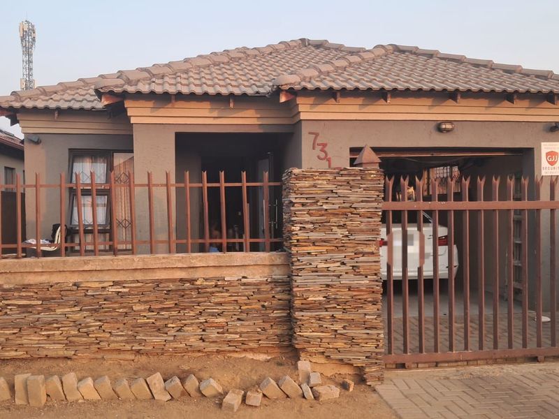 House For Sale in Soshanguve East - Photo 5