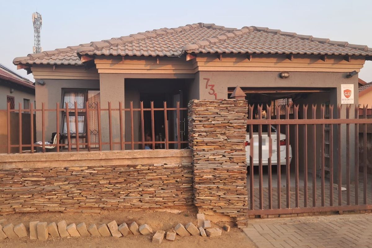 House For Sale in Soshanguve East - Photo 5