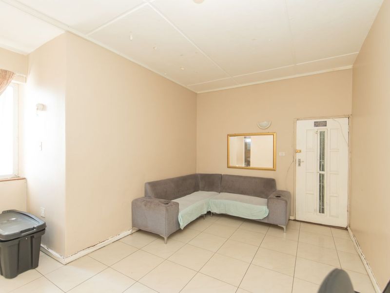 Apartment For Sale in Humewood - Photo 3