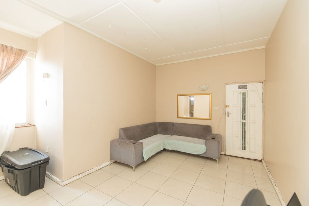 Apartment For Sale in Humewood - Photo 3