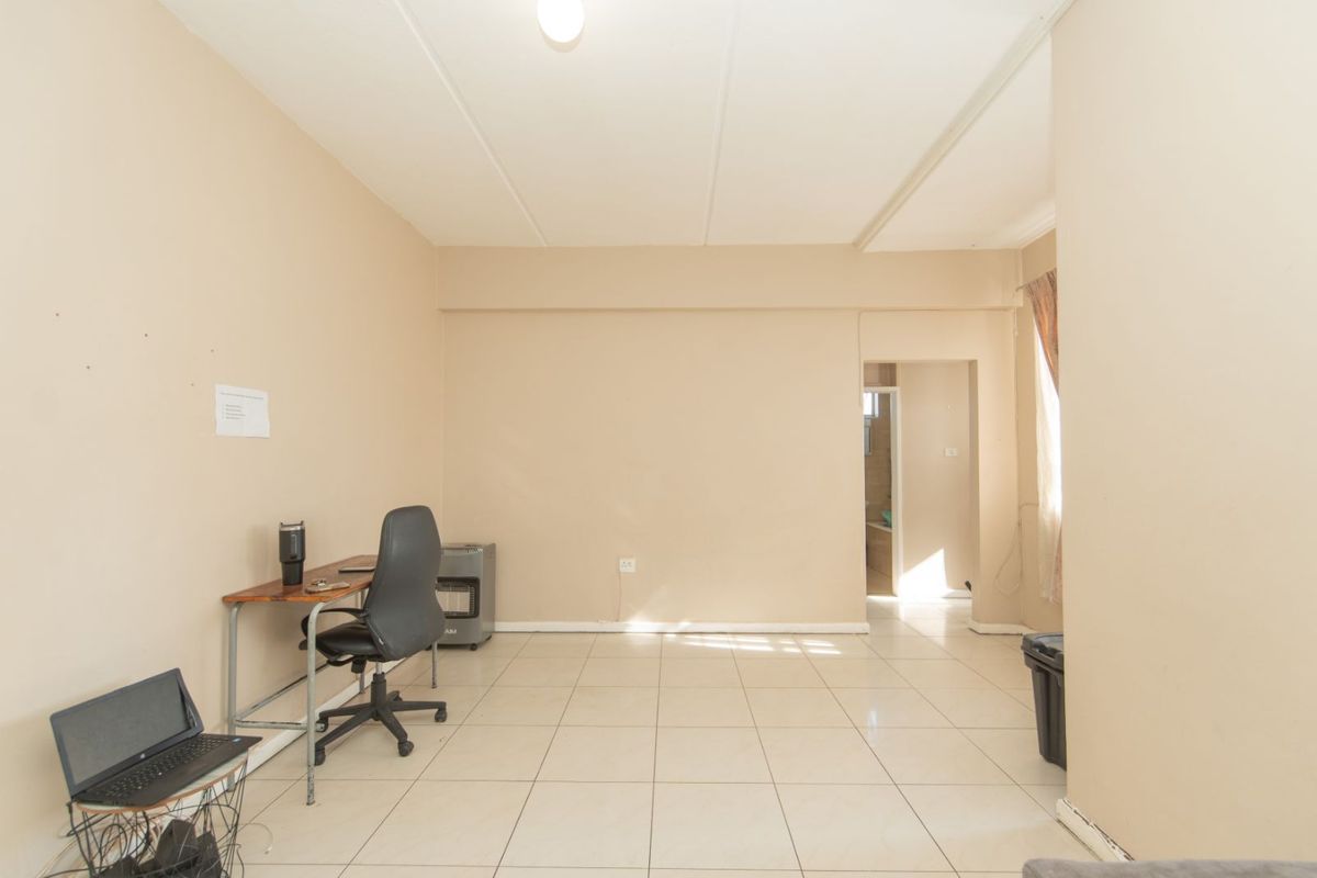 Apartment For Sale in Humewood - Photo 5