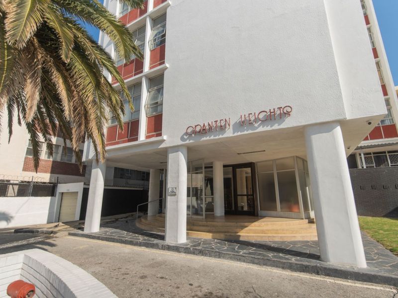 Apartment For Sale in Humewood - Photo 2