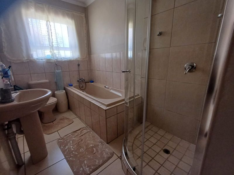 House For Sale in Ellaton - Photo 10