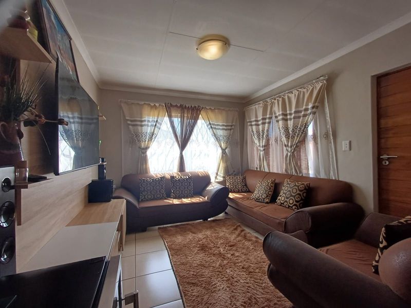 House For Sale in Ellaton - Photo 4