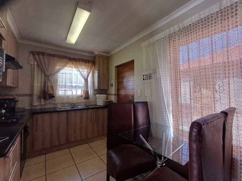 House For Sale in Ellaton - Photo 5