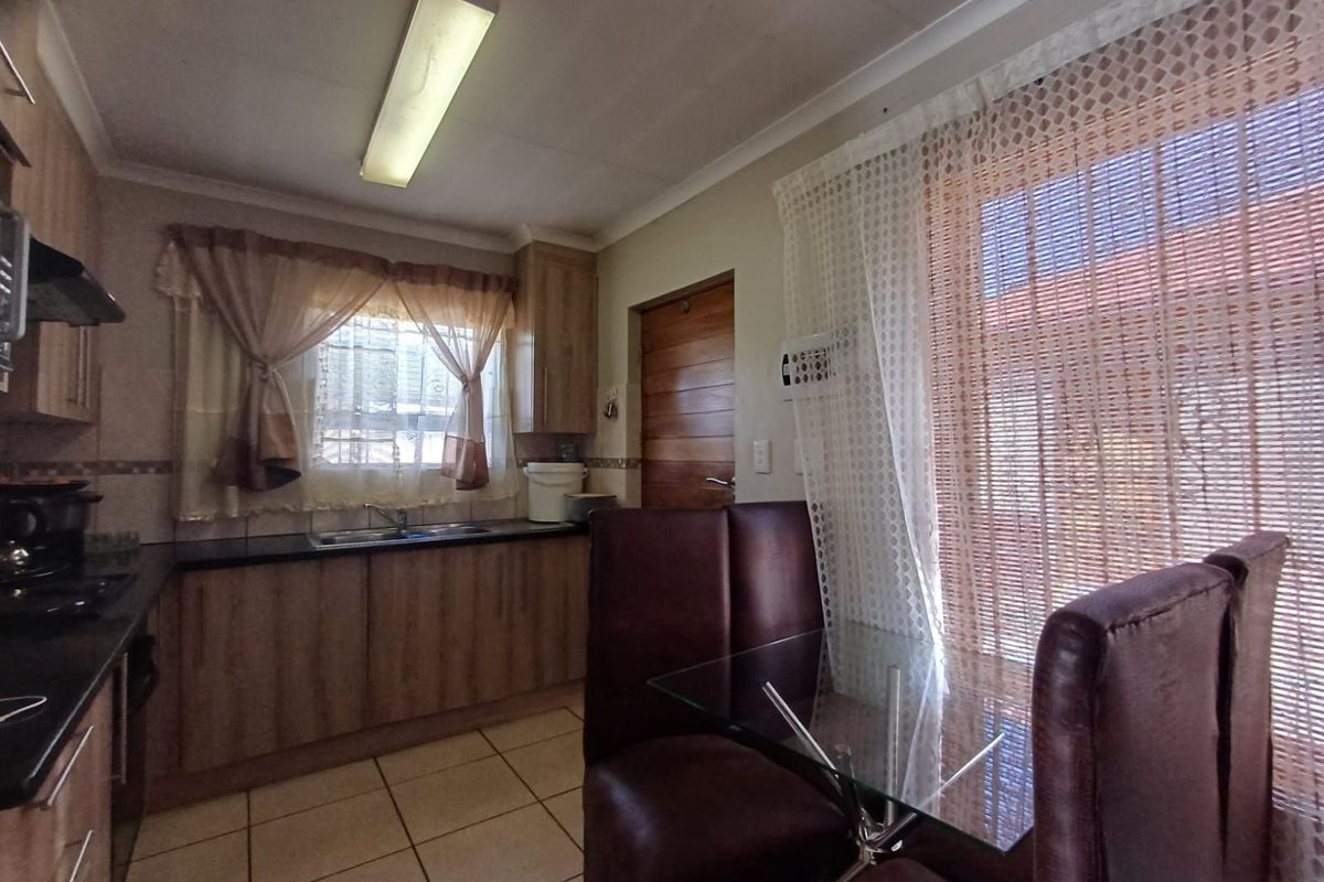 House For Sale in Ellaton - Photo 5