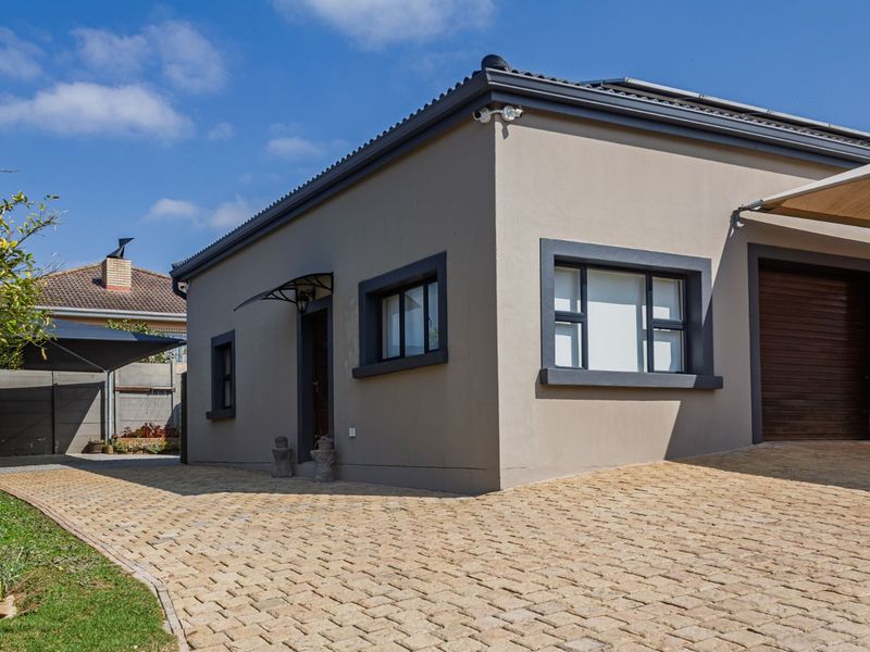 House For Sale in Panorama - Photo 6