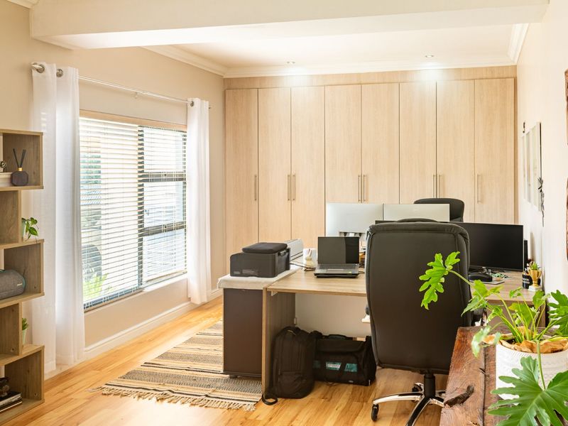 House For Sale in Panorama - Photo 7