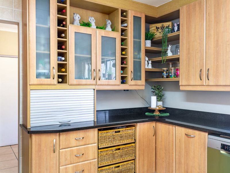 House For Sale in Panorama - Photo 8