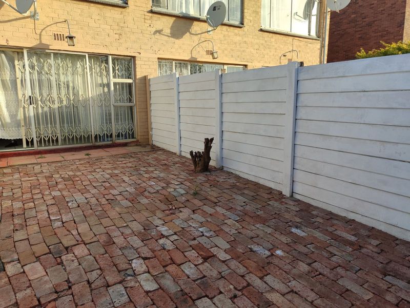 Townhouse For Sale in Kempton Park AH - Photo 3