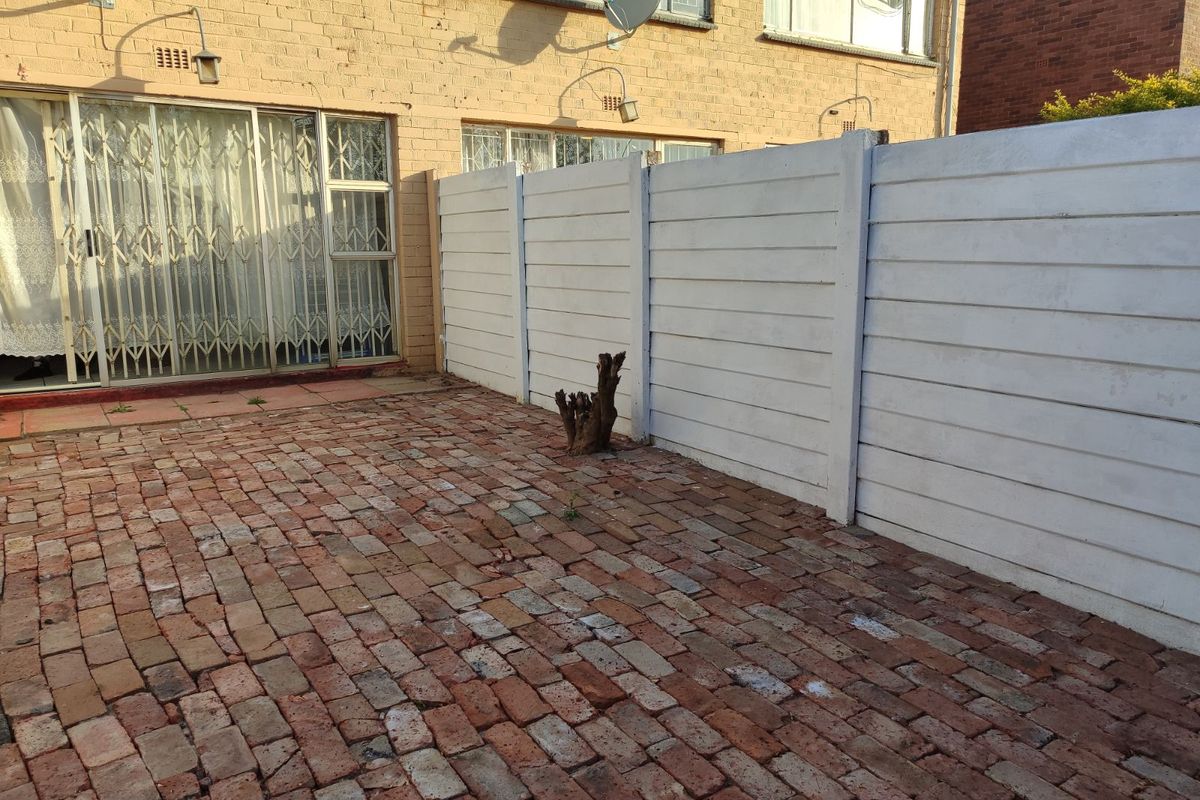 Townhouse For Sale in Kempton Park AH - Photo 3