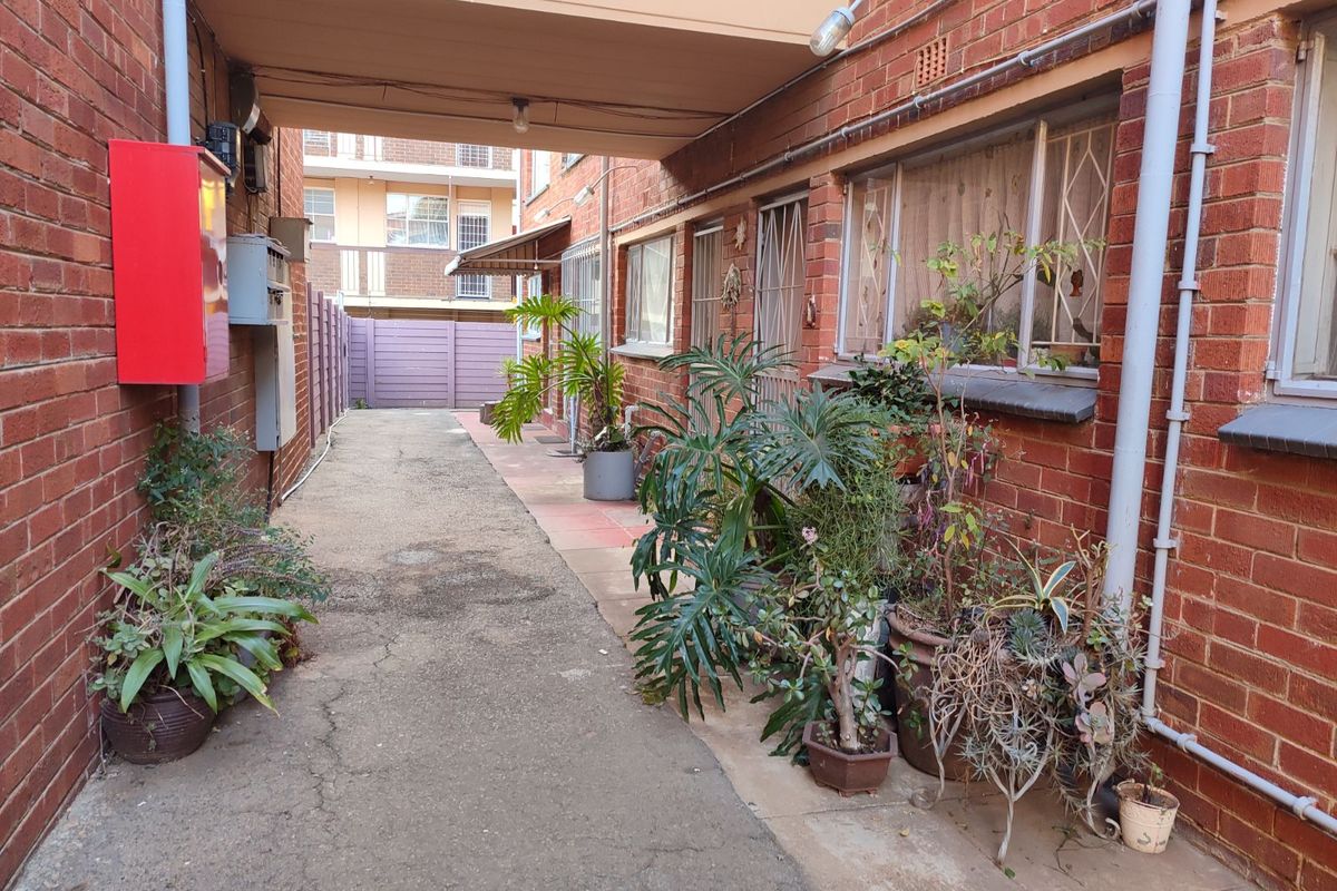 Townhouse For Sale in Kempton Park AH - Photo 4