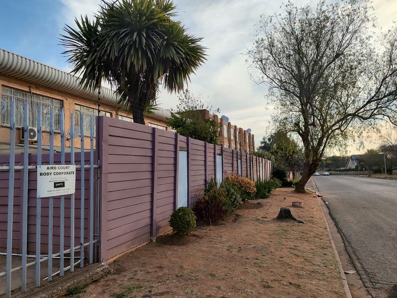 Townhouse For Sale in Kempton Park AH - Photo 2