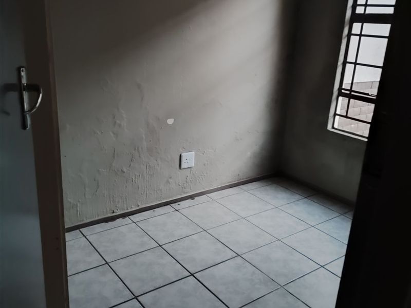 Townhouse For Sale in Norkem Park - Photo 2