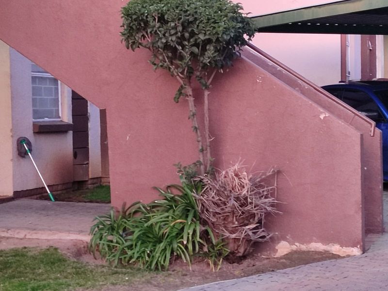 Townhouse For Sale in Norkem Park - Photo 3