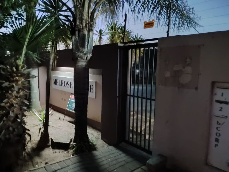 Townhouse For Sale in Norkem Park - Photo 8