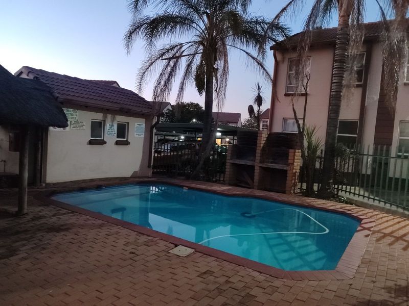 Townhouse For Sale in Norkem Park - Photo 7