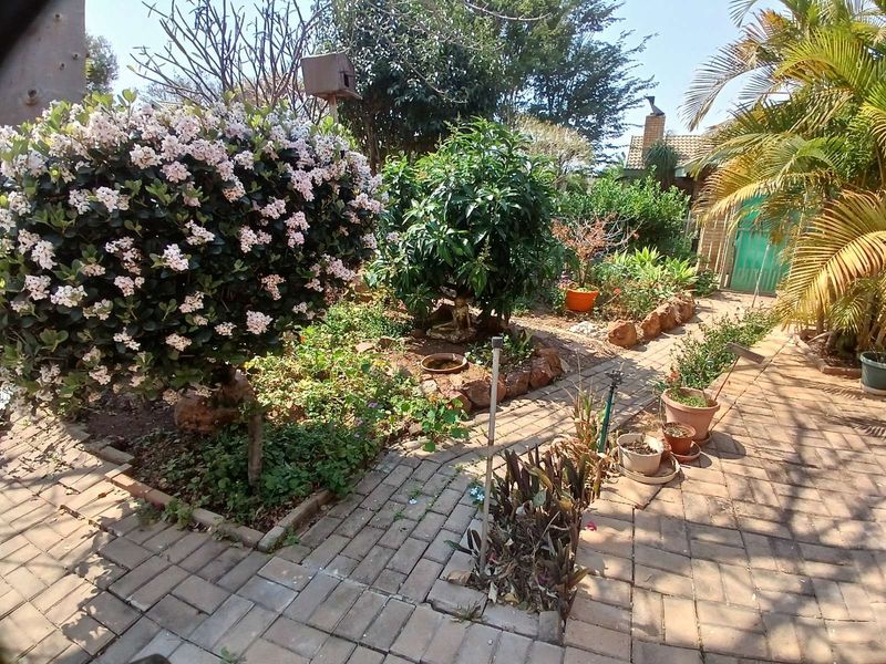 Townhouse For Sale in Bela-Bela Ext 5 - Photo 2