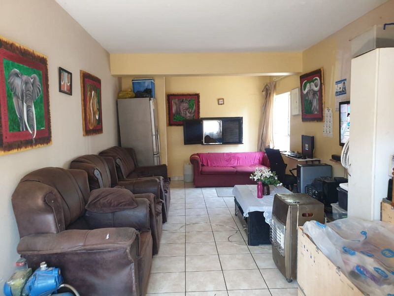 Apartment For Sale in Windsor East - Photo 6